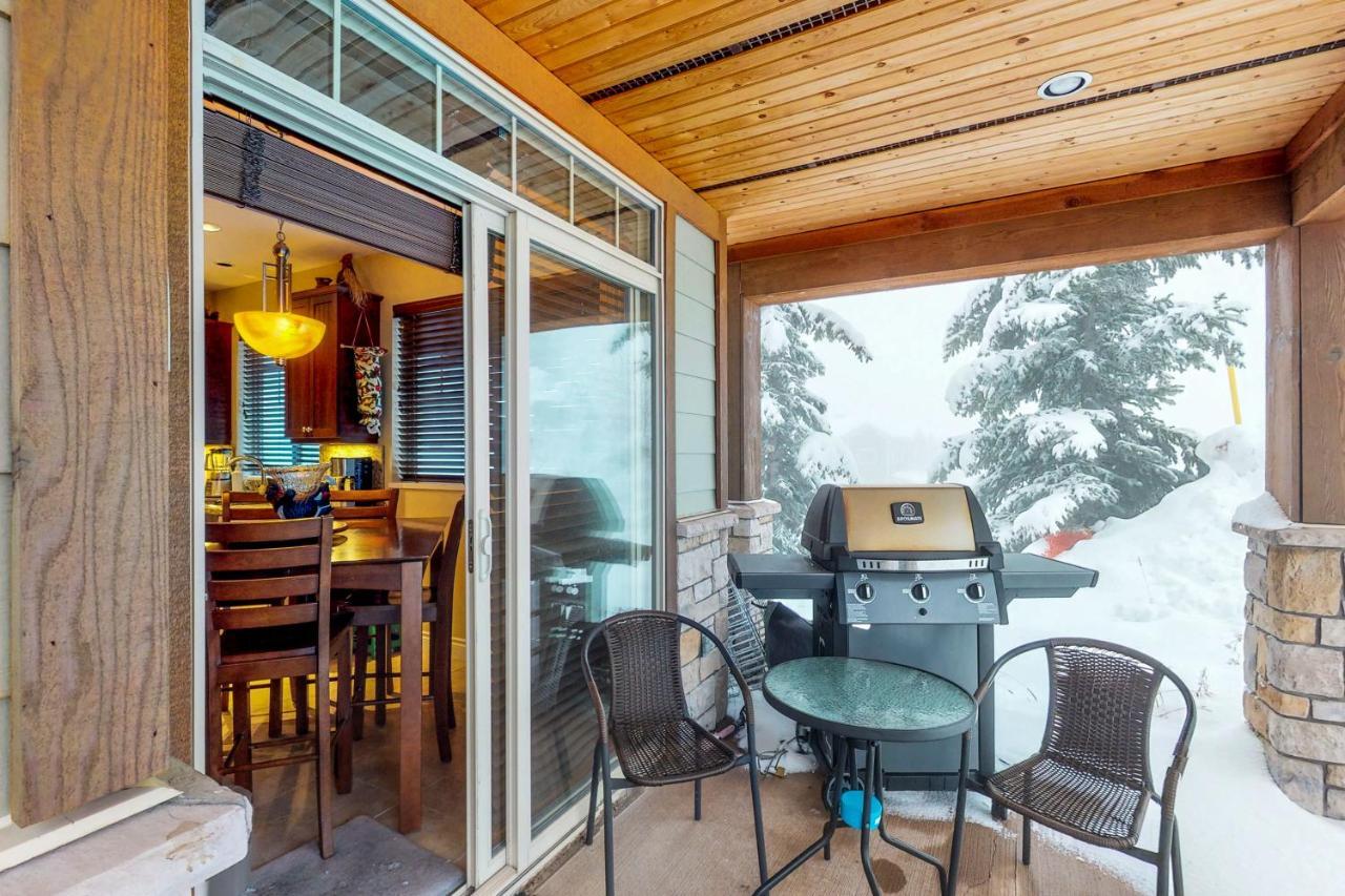 Snowfall Lodge Big White Ski Resort Bagian luar foto